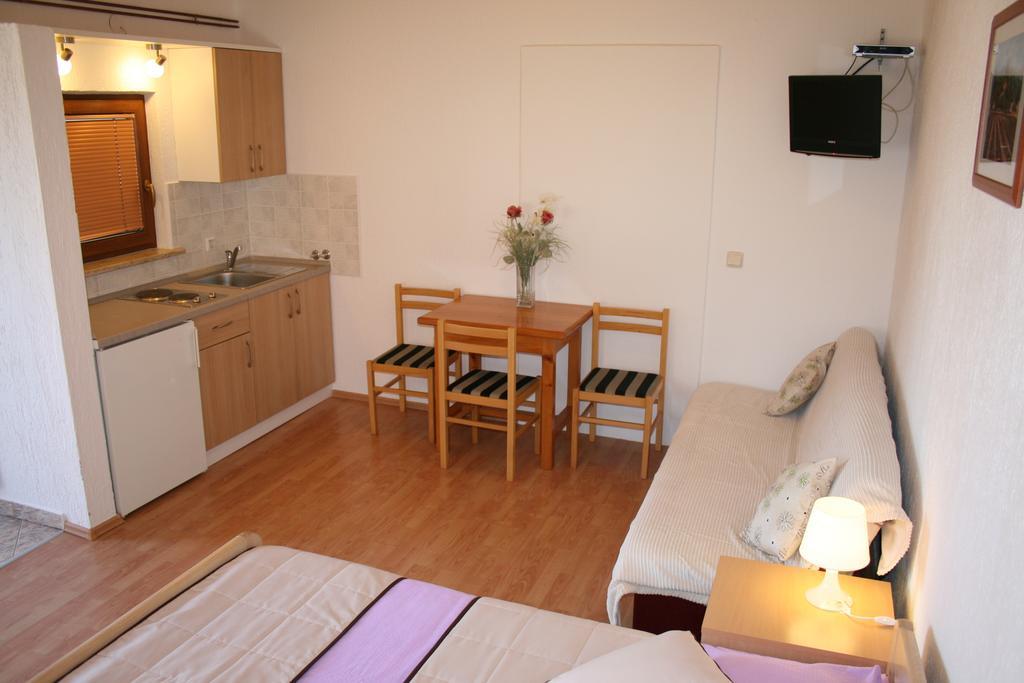 Guesthouse Hodak Selište Drežničko Habitación foto